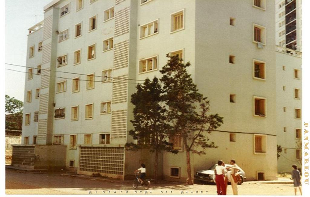 BB 009 CITE JEAN DE LA FONTAINE 1983 BATIMENT C1.JPG